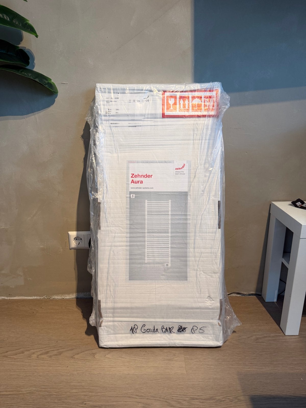 Nieuwe Zehnder Aura elecktrische designradiator - ongebruikt, Ophalen, Radiator, Nieuw, Minder dan 60 cm