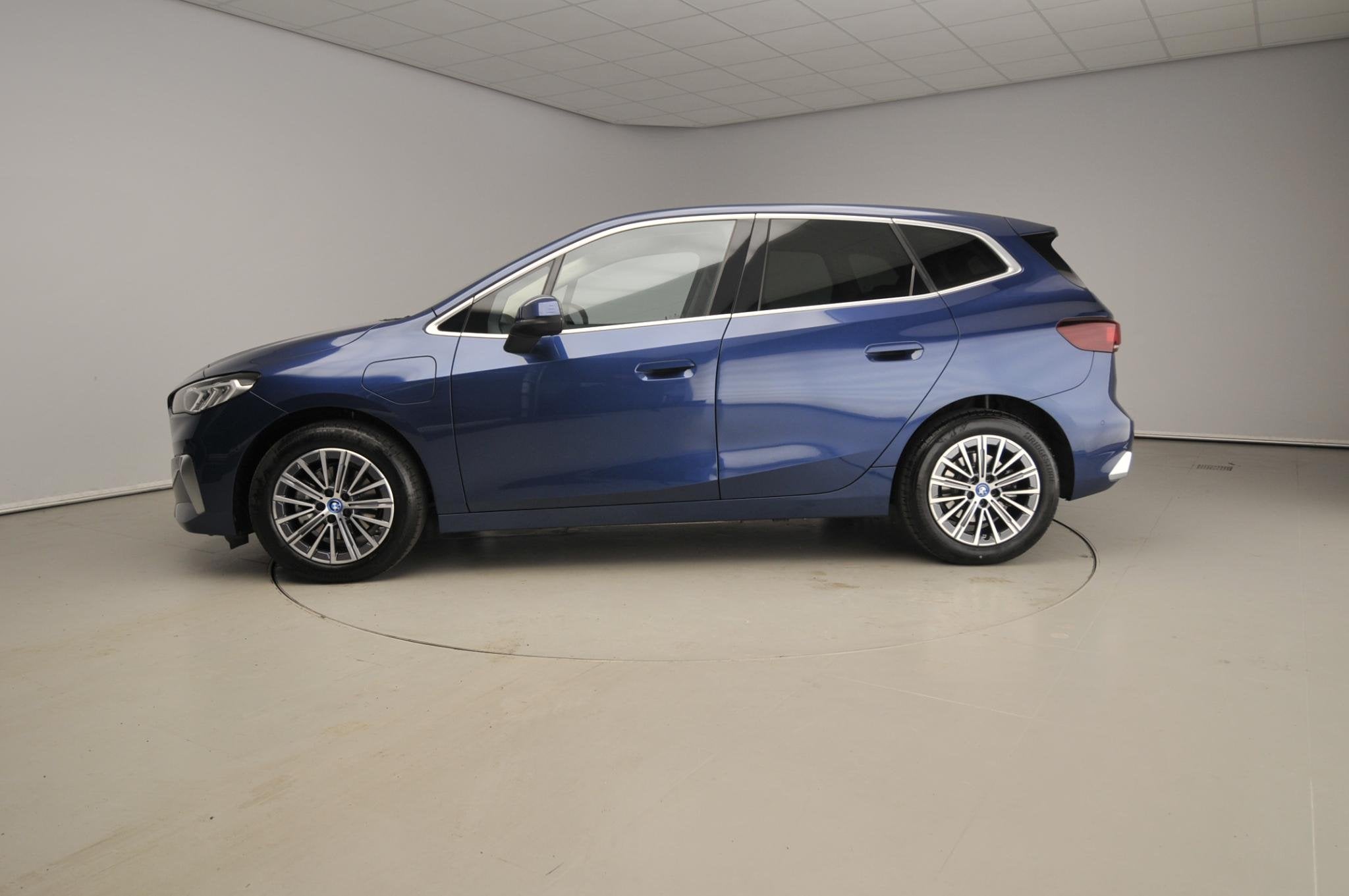 BMW 2 Serie Active Tourer 225e xDrive | LED | Navigatie | Tr, Automaat, 1800 kg, Gebruikt, Bedrijf