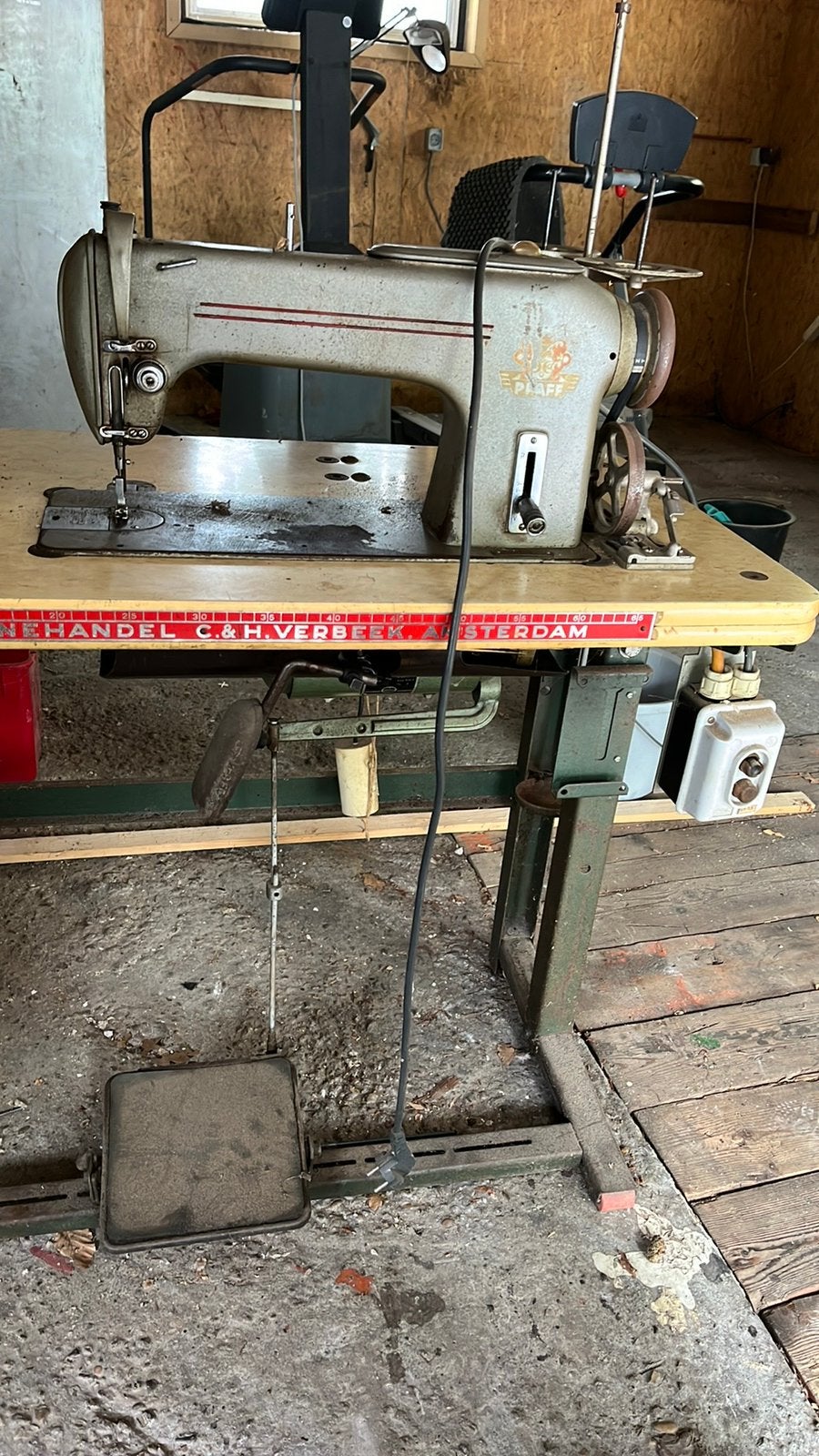 Industriële naaimachine, Ophalen