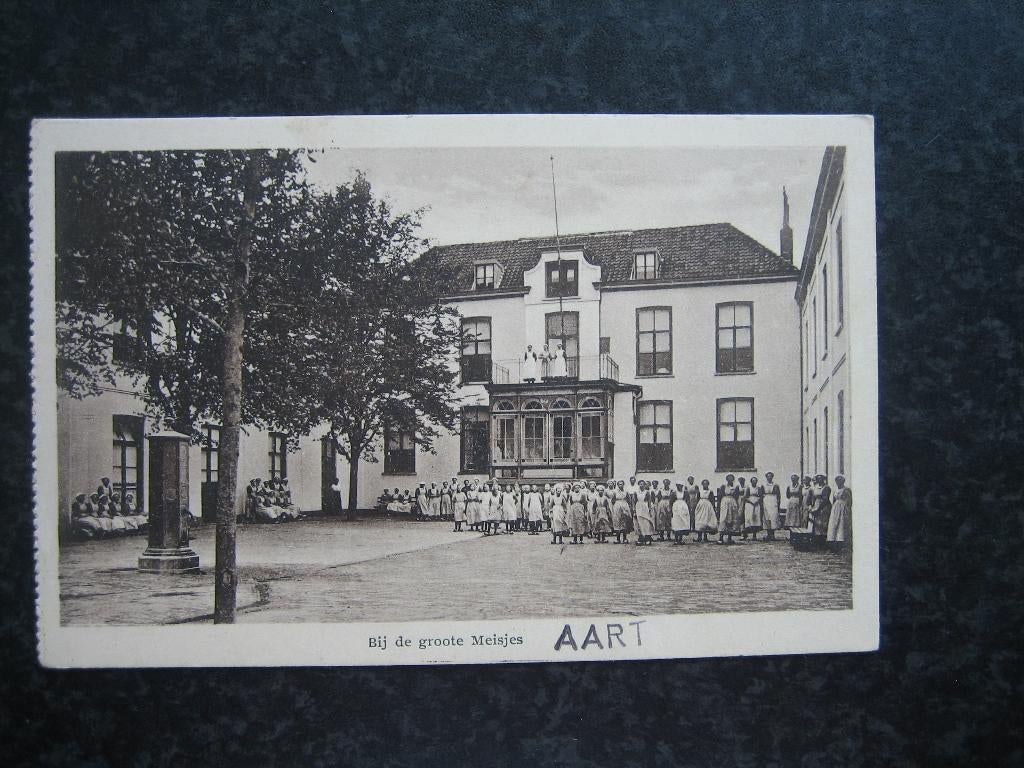 NEERBOSCH Weesinrichting Bij de groote meisjes, Verzamelen, Ansichtkaarten | Nederland, Ophalen of Verzenden, 1920 tot 1940, Gelderland