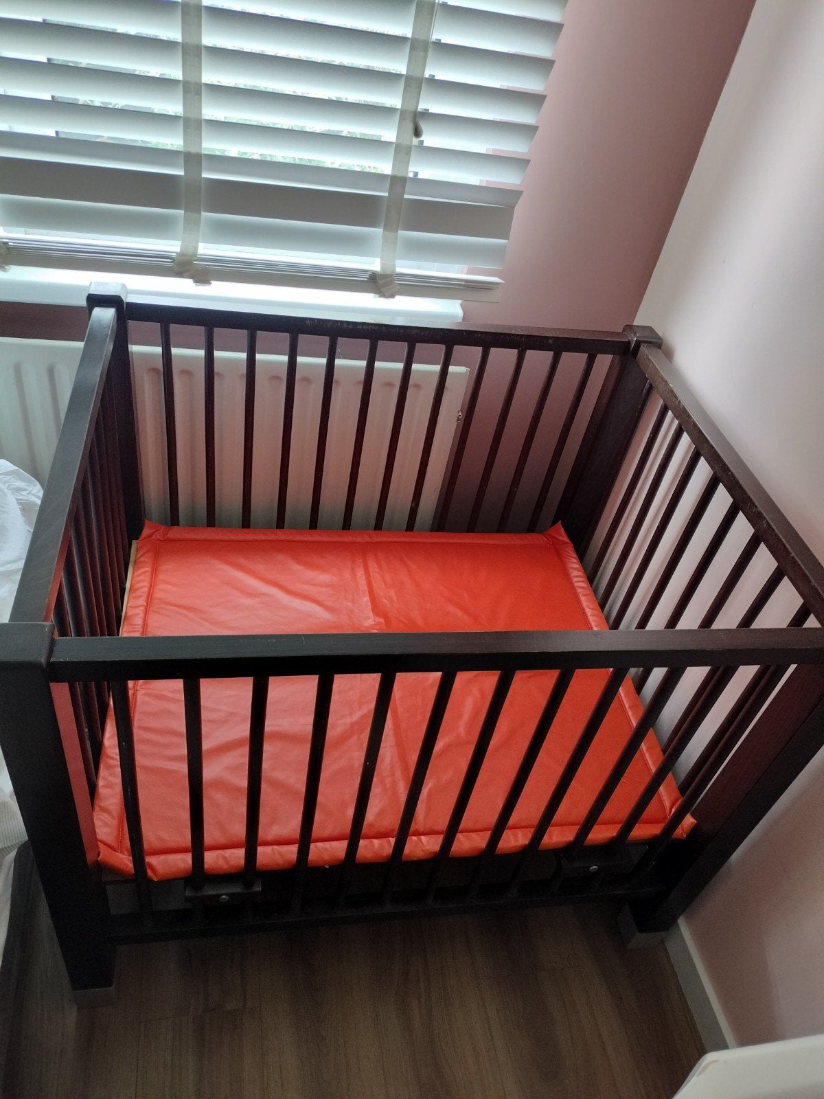 Box met matras - donkerbruin, Kinderen en Baby's, Boxen, Ophalen, Gebruikt, Rechthoekig, Boxkleed
