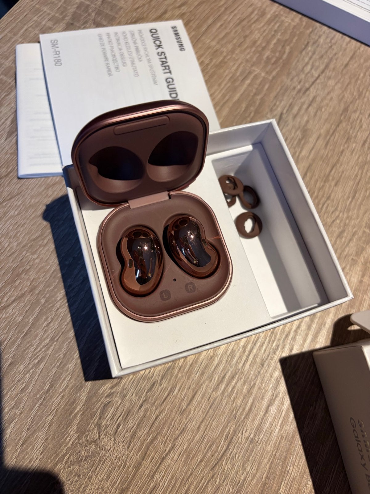 Samsung Galaxy Buds Live - Mystic Bronze, Telecommunicatie, Mobiele telefoons | Oordopjes, Actieve ruisonderdrukking, Ophalen of Verzenden