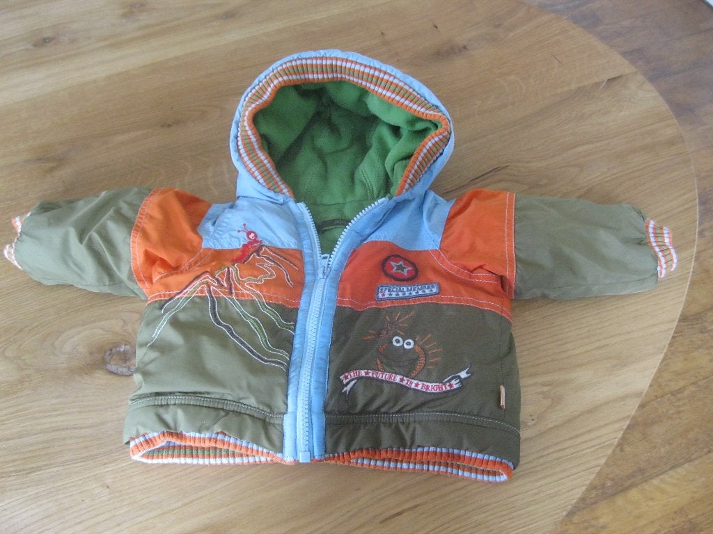 Oilily gevoerd jasje met capuchon:mt 68, Jongetje of Meisje, Oilily, Ophalen of Verzenden, Zo goed als nieuw