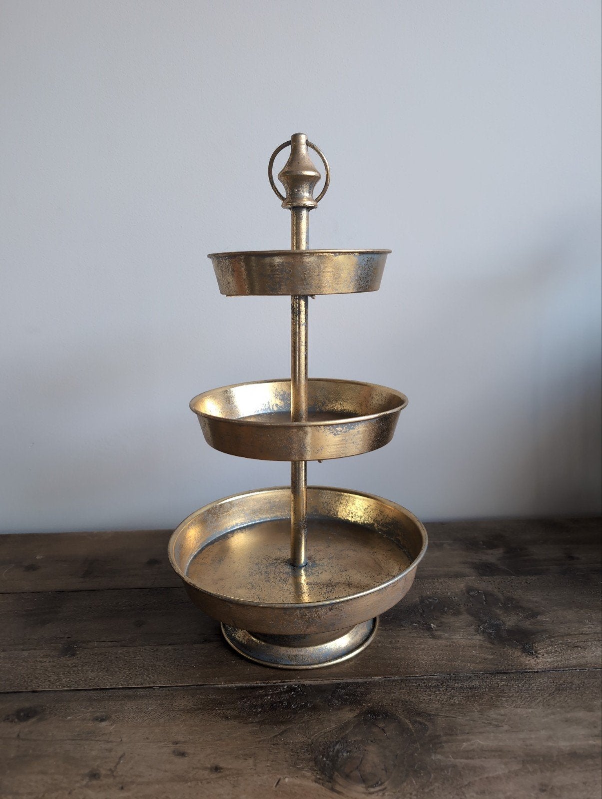 Etagère 3 laags antiek goudkl. 50x26, Huis en Inrichting, Woonaccessoires | Etagères, Ophalen of Verzenden, Zo goed als nieuw