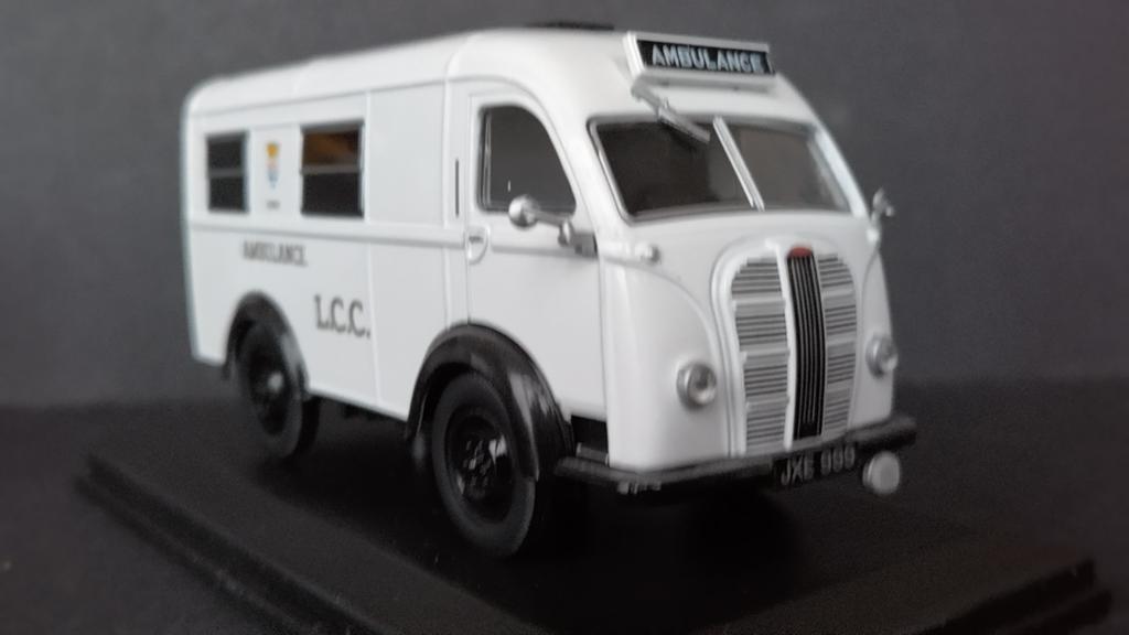 Austin K8 lcc hospital ambulace 1:43 Oxford Diecast Pol, Hobby en Vrije tijd, Auto, Nieuw, Ophalen of Verzenden, Po box -62 swansea