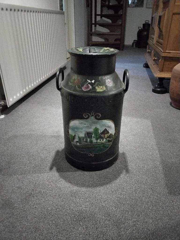 Mooie beschilderde melkbus., Ophalen