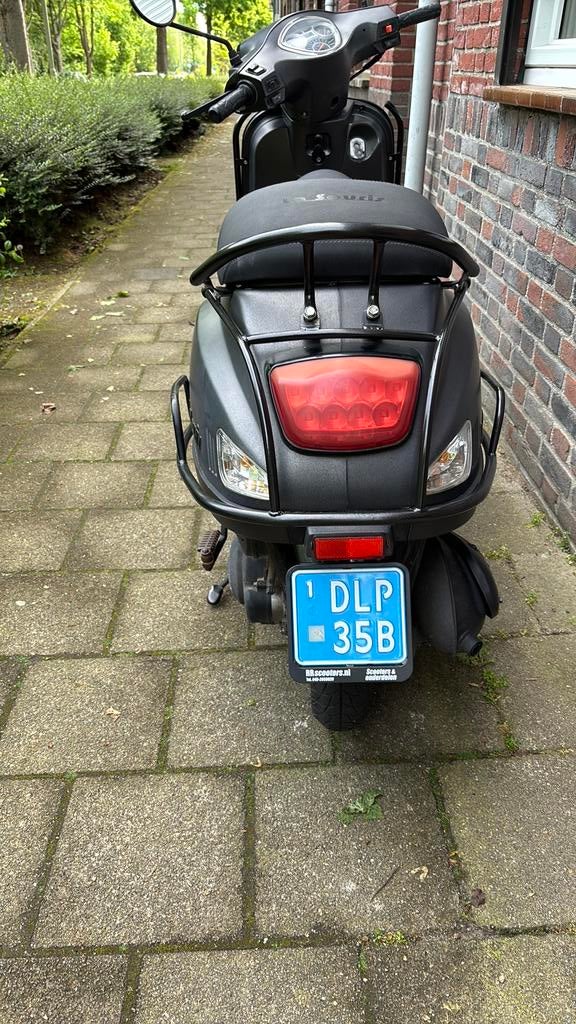 scooter bromfiets kenteken rijd perfect, Fietsen en Brommers, Ophalen, Zo goed als nieuw, Benzine, Overige modellen