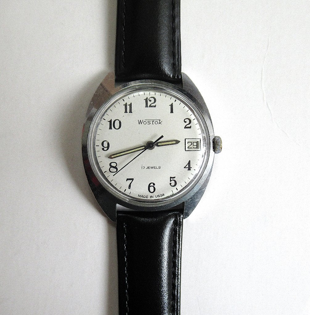 VOSTOK vintage mechanisch horloge met kalender USSR uit 80te, Ophalen of Verzenden, Leer, Overige merken