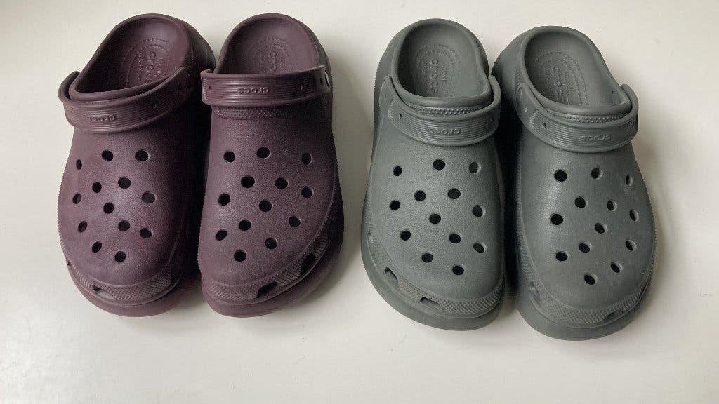 Dikke zool Crocs maat size 10 ( 2 paar), Slippers, Ophalen of Verzenden, Zo goed als nieuw, Overige kleuren