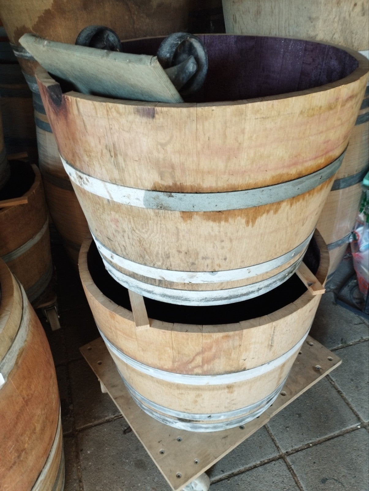 bloembakken gemaakt van gebruikte franse eiken wijnvaten, Ophalen, Rond, Hout