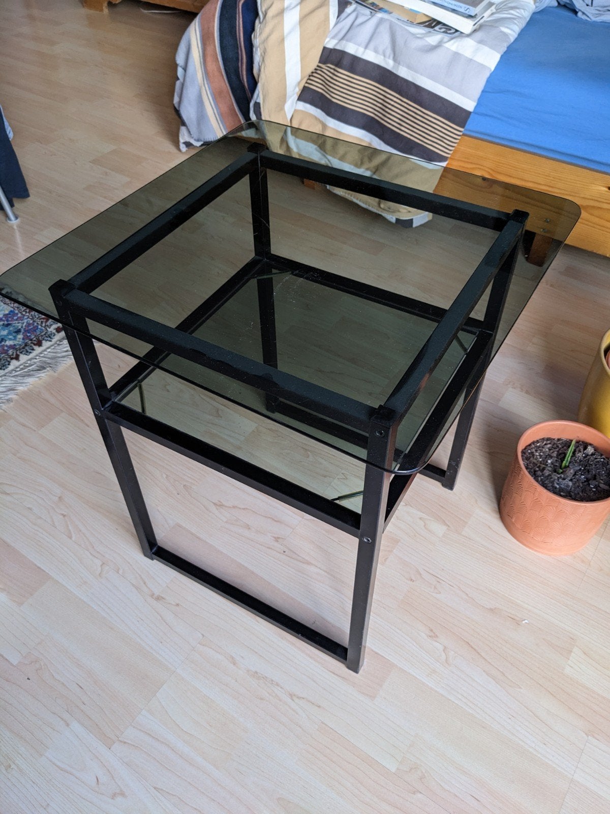 Bijzettafel zwart staal met glazen blad, Minder dan 55 cm, Gebruikt, Vierkant, Ophalen