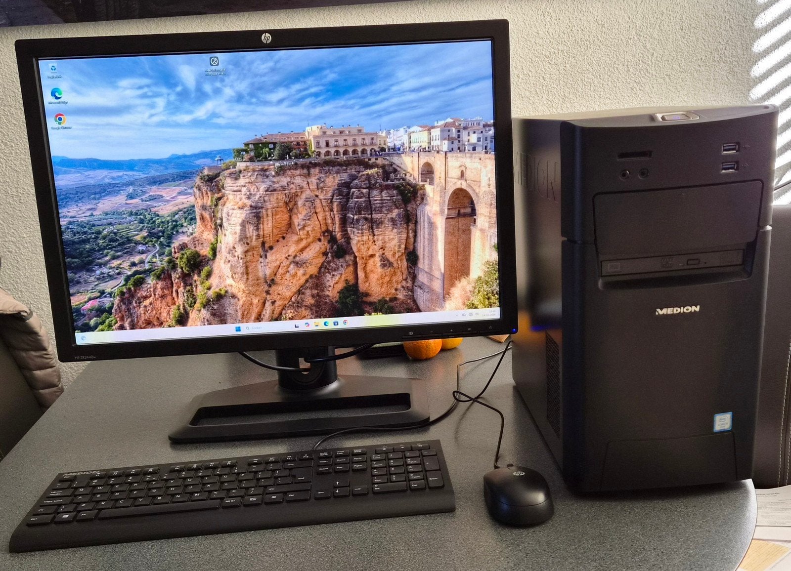 Medion Akoya met Intel i5, 8GB RAM, SSD+HDD,  24inch Monitor, Computers en Software, Ophalen, Met monitor, 8 GB, Medion