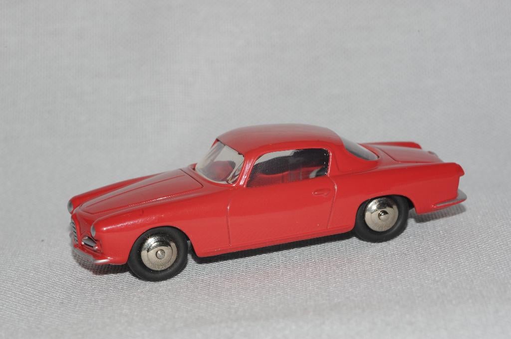 Dinky Toy Alfa Romeo Coupe no 24j, Ophalen of Verzenden, Zo goed als nieuw, Auto, Dinky Toys