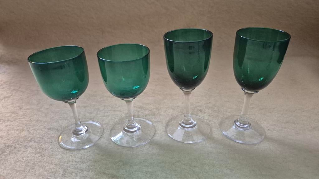 Vier stuks antieke Bristol Green glazen, Verzamelen, Ophalen of Verzenden, Overige typen