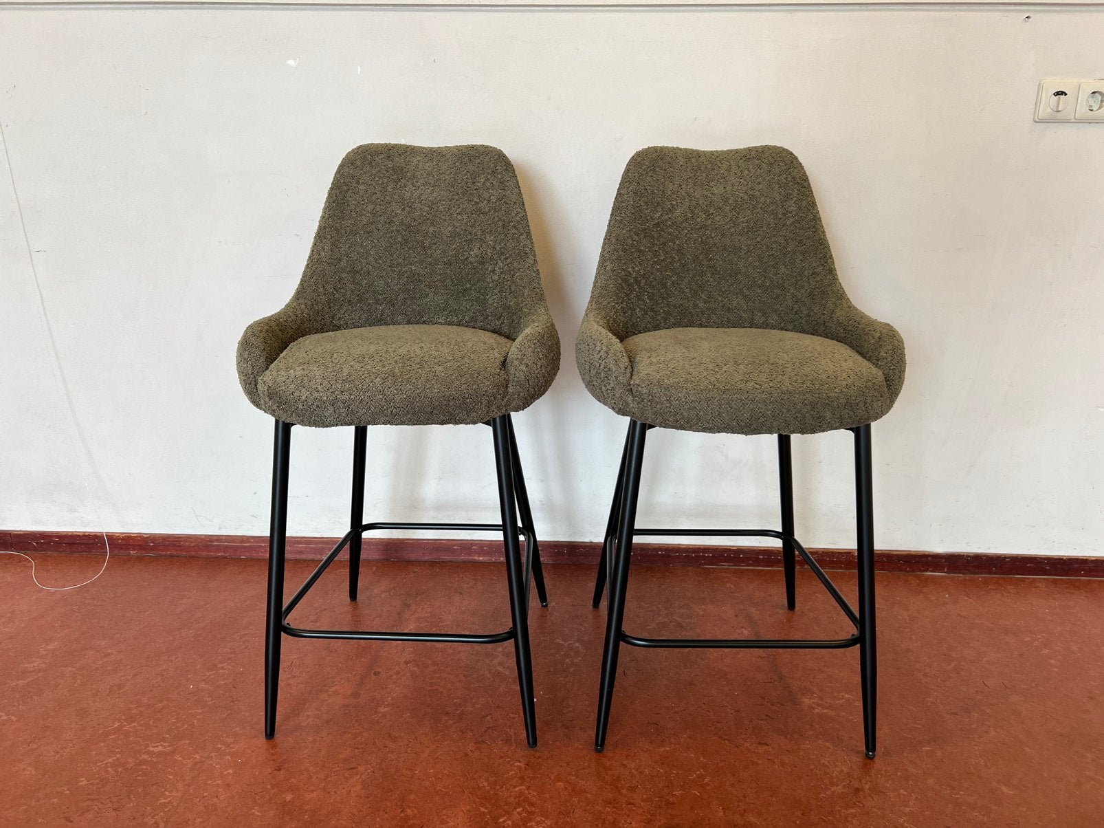 Leen Bakker Noah barkruk set van 2 groen, Huis en Inrichting, Barkrukken, 2 krukken, Ophalen, Zo goed als nieuw, 60 tot 90 cm