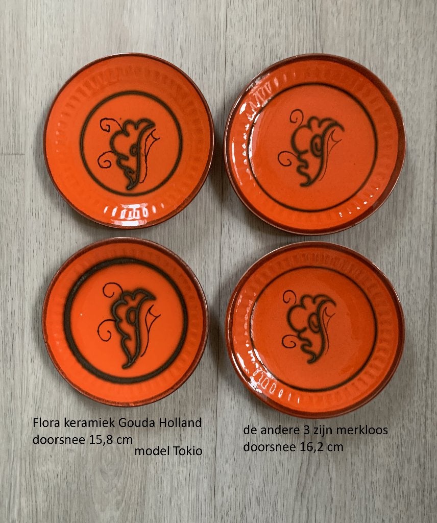 4 gebakschoteltjes, oranje, Flora keramiek Tokio + andere, Keramiek, Ophalen of Verzenden, Zo goed als nieuw, Overige stijlen