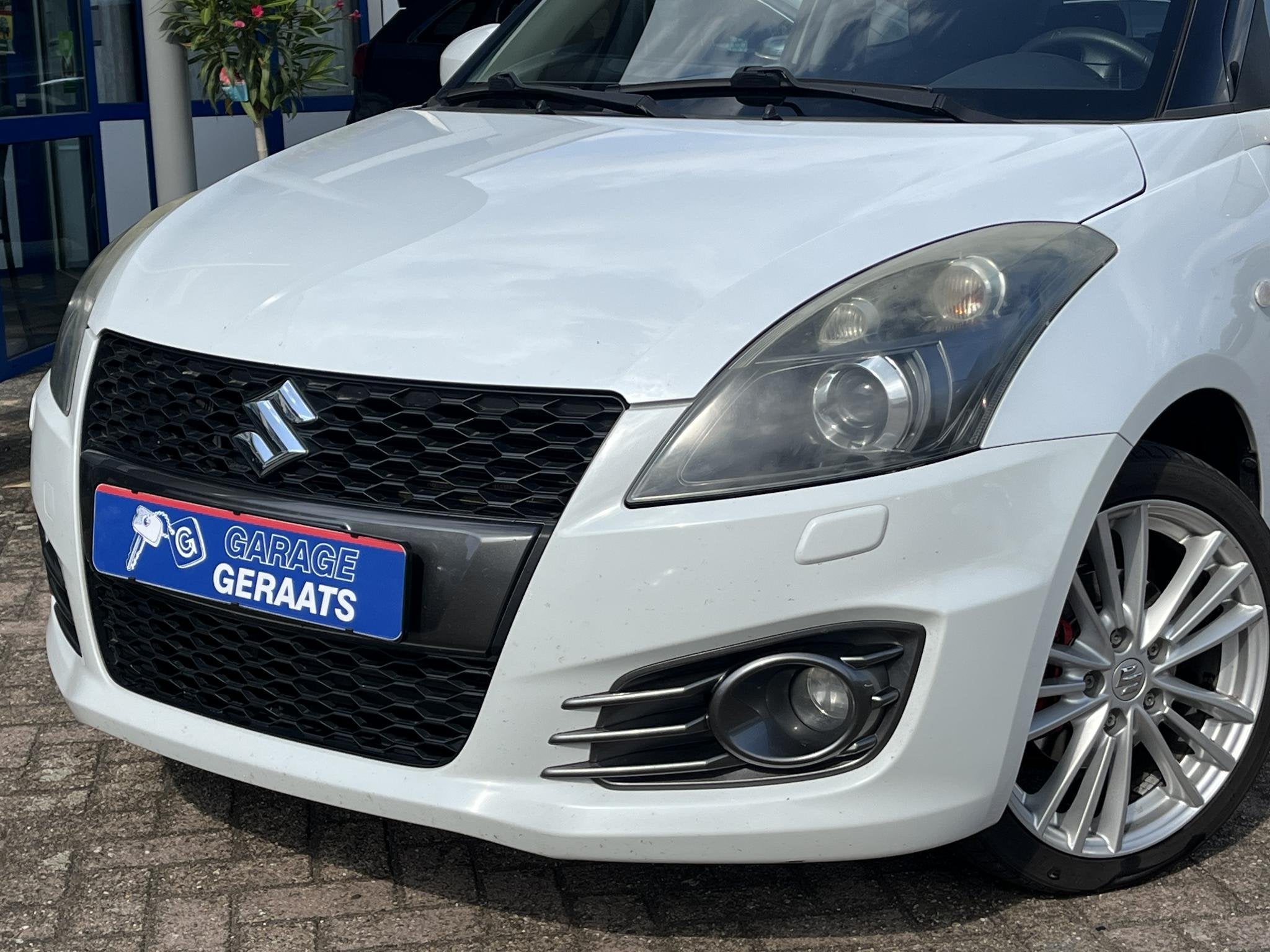 Suzuki Swift 1.6 Sport l Stoelverwarming, Sportstoelen, Navi, Auto's, Voorwielaandrijving, Euro 5, Gebruikt, 4 cilinders