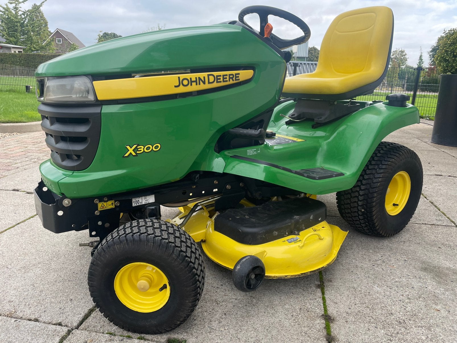 John deere x300 met 42”mulch maaidek, Ophalen, Zo goed als nieuw, Elektrische starter, 90 tot 120 cm