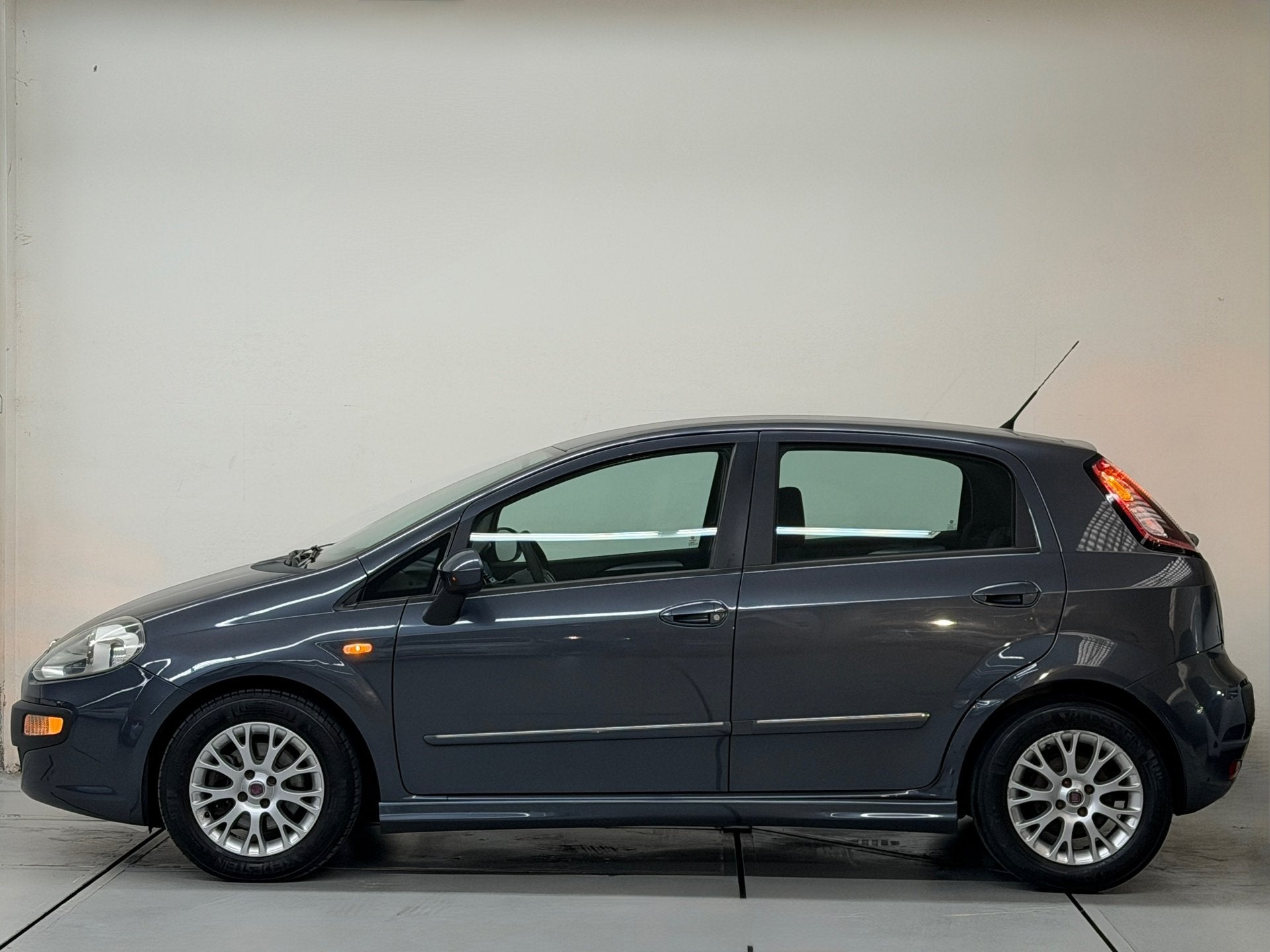 Fiat Punto Evo 1.3 M-Jet Dynamic Airco Cruise, Auto's, Fiat, Voorwielaandrijving, Euro 5, 28 km/l, Gebruikt