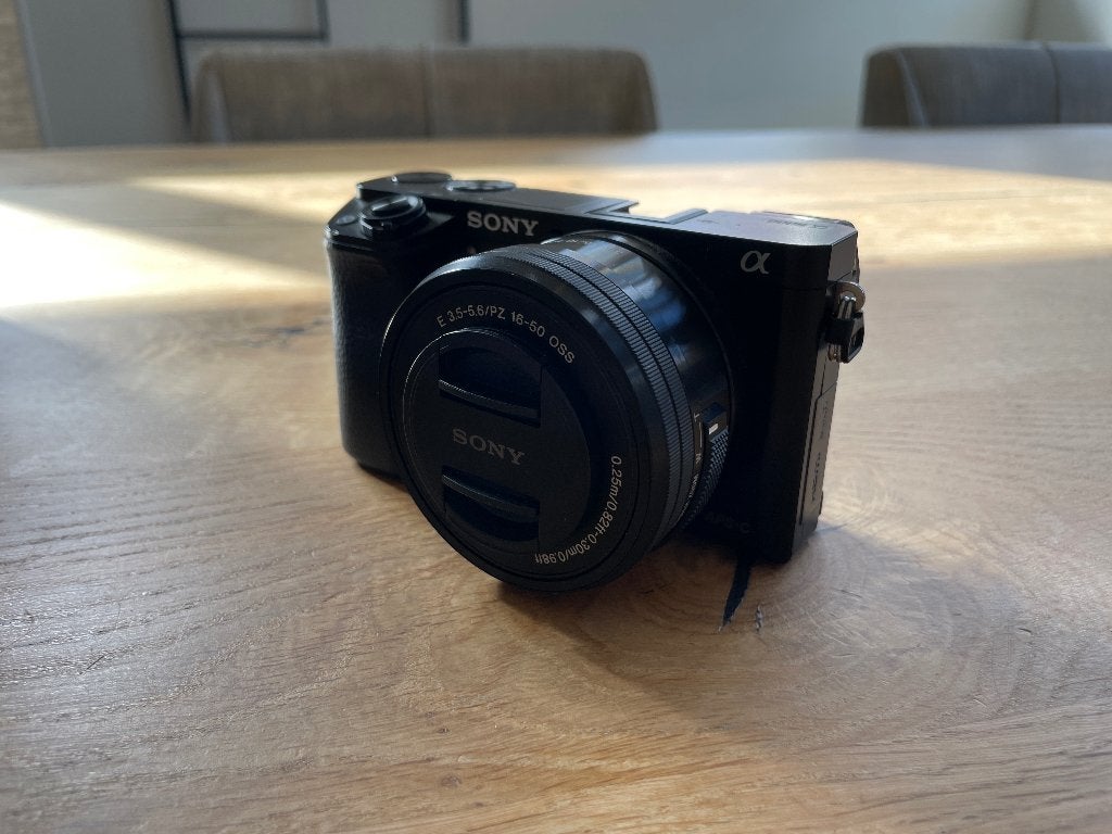 Sony A6000 + 16-50mm OSS | 24,3MP | WiFi | Systeemcamera, Audio, Tv en Foto, Ingebouwde flitser, Accu, 25 megapixels, Ophalen of Verzenden