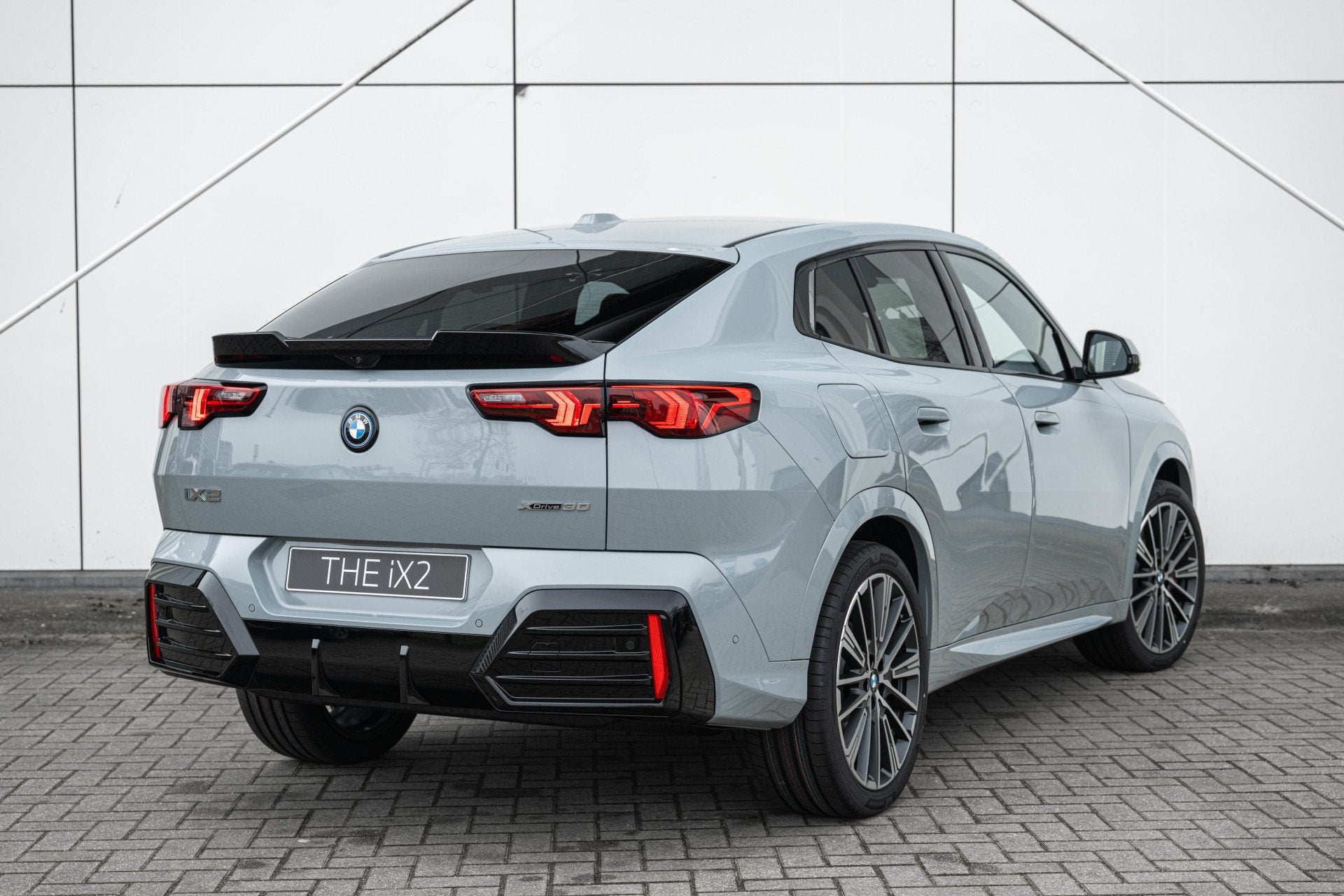 BMW iX2 xDrive30 M Sport / Sportstoelen / Adaptieve LED / Co, Auto's, BMW, Dealer onderhouden, IX2, Zwart, Nieuw
