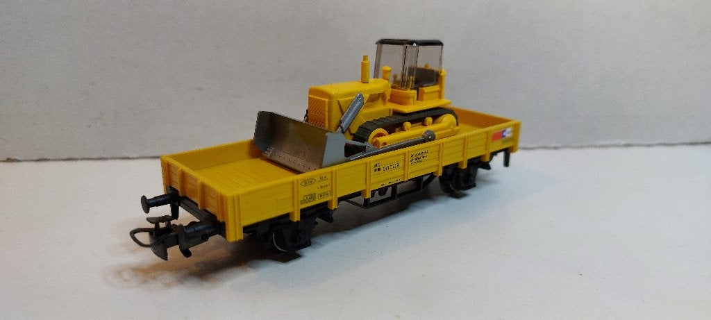 Strukton Lage Bakwagon met een Bulldozer *Nieuwstaat* (03), Wisselstroom, Wagon, Ophalen of Verzenden, Märklin