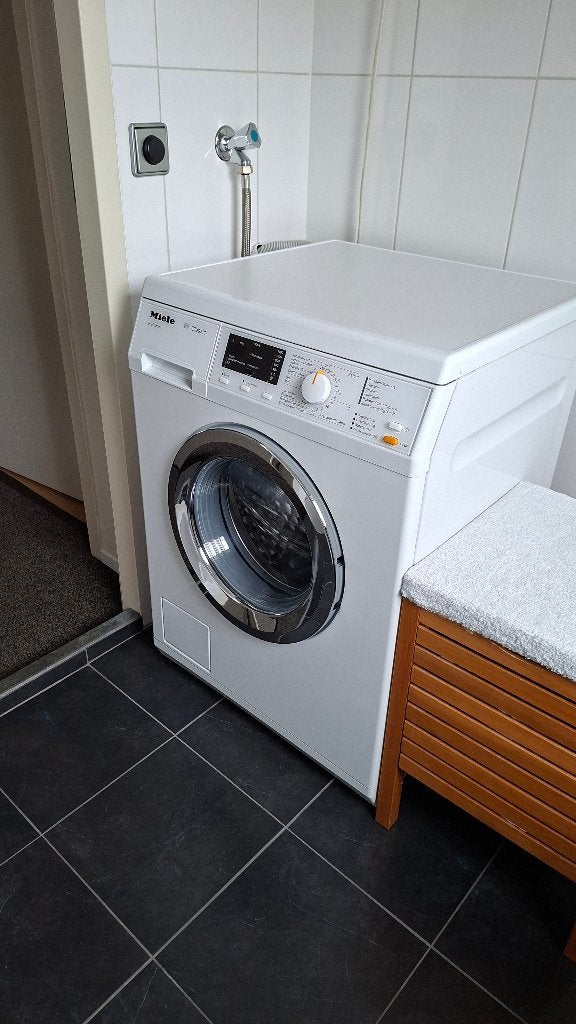 Wasmachine Miele WDA 210, Witgoed en Apparatuur, Wasmachines, Gebruikt, Voorlader, 8 tot 10 kg, 85 tot 90 cm, 1200 tot 1600 toeren