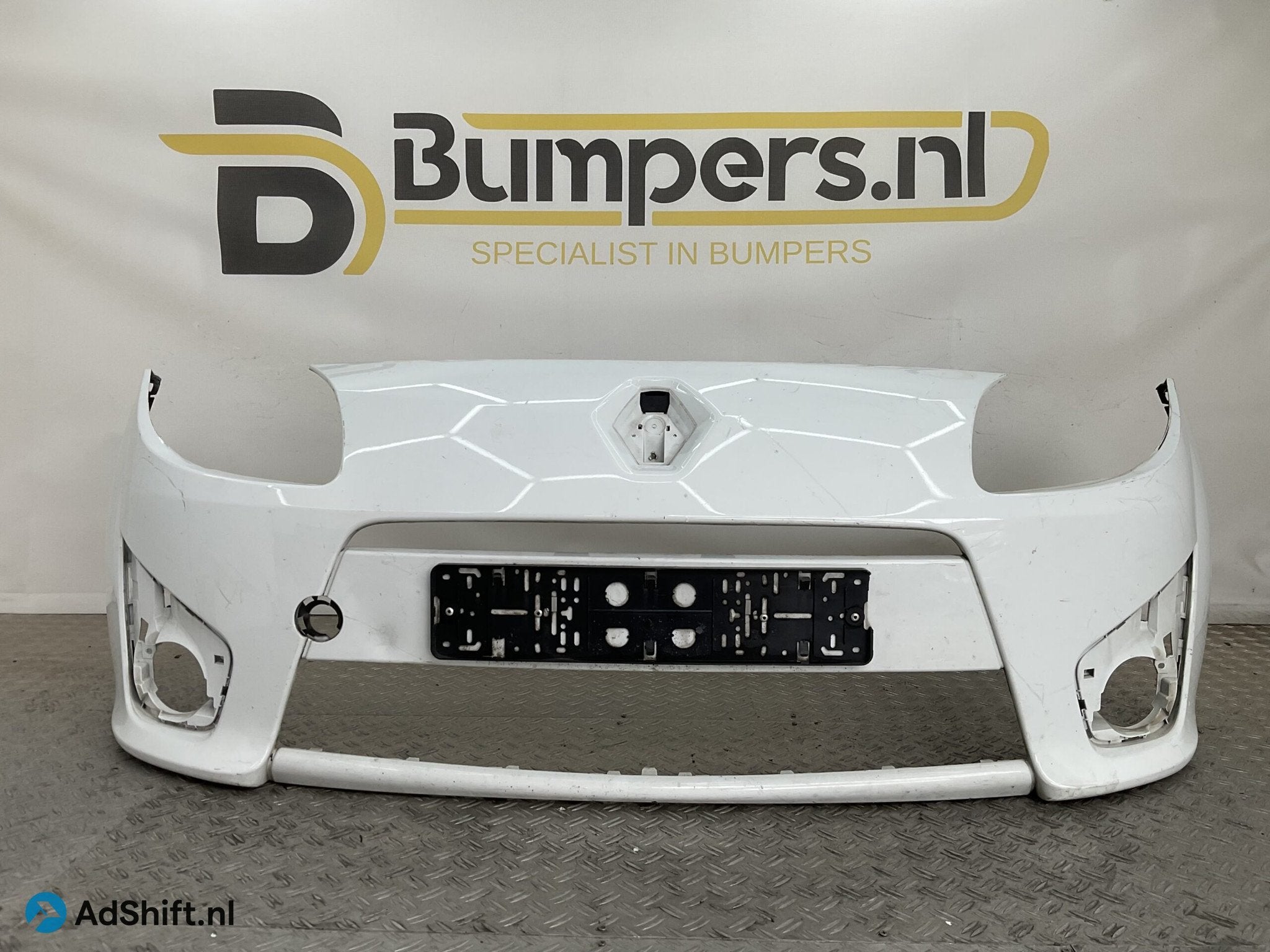 BUMPER Renault Twingo 2 GT 2007-2013 8200649327 VOORBUMPER F, Bumper