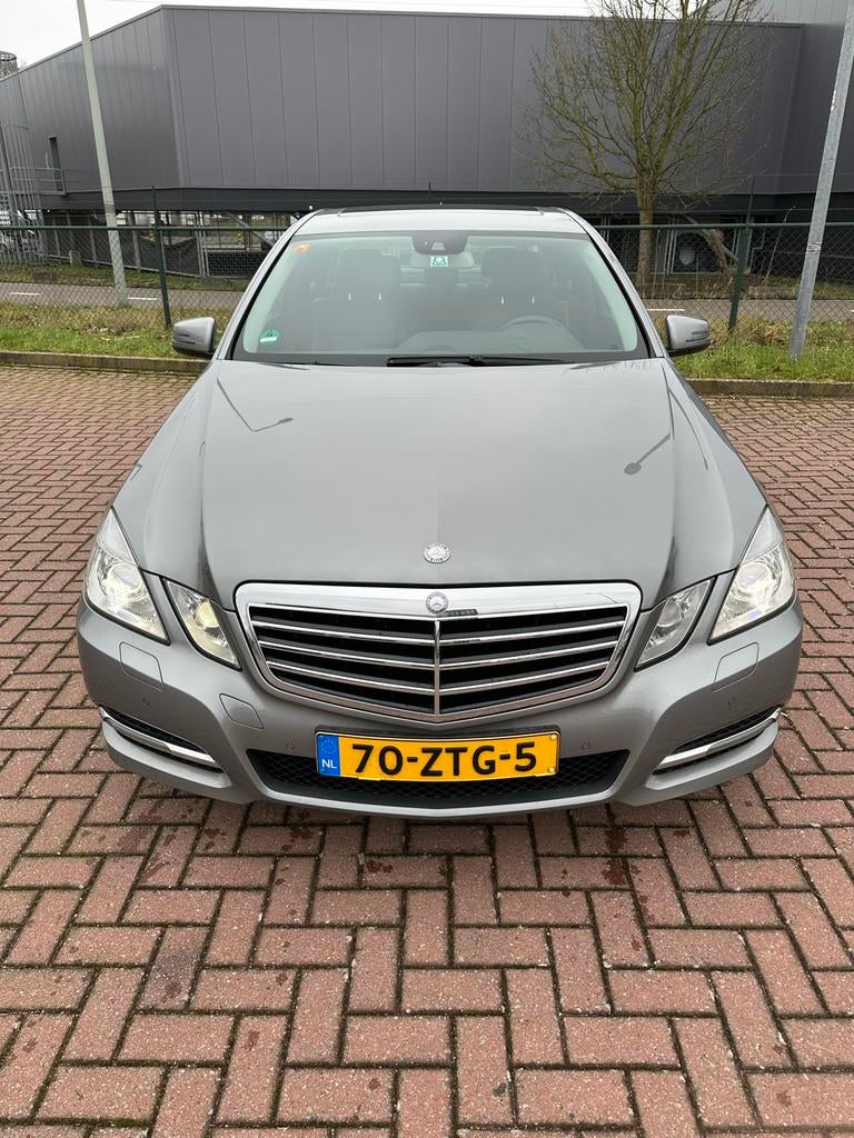 EXPORT Mercedes-Benz E-Klasse E220 CDI  2012 Grijs, Auto's, Mercedes-Benz, Automaat, Achterwielaandrijving, 4 cilinders, 2000 kg