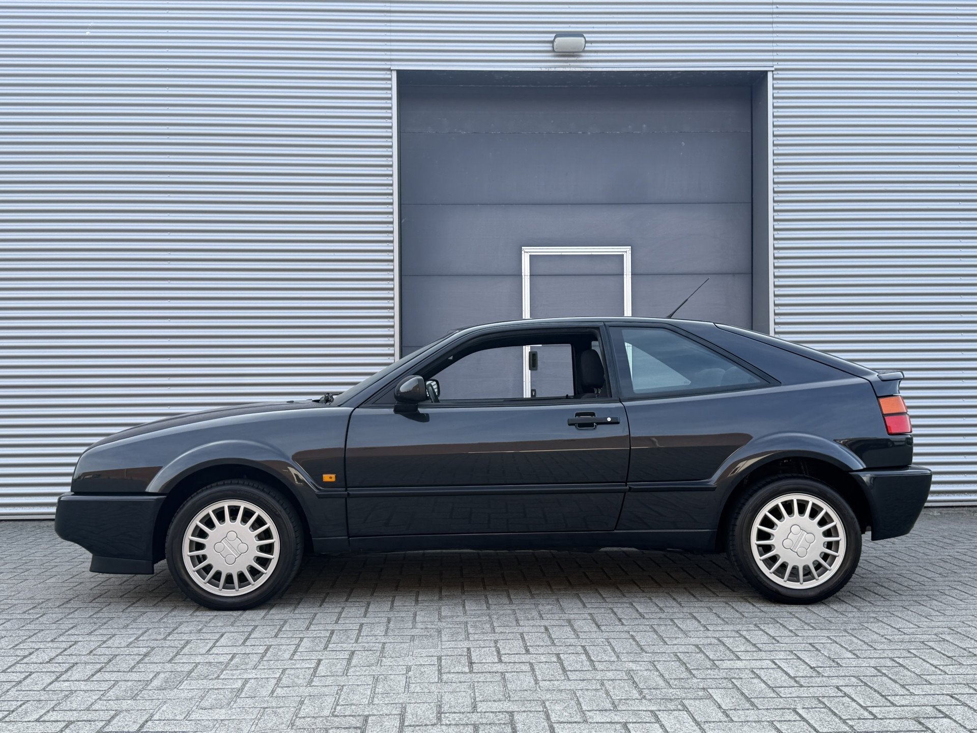 Volkswagen Corrado 2.0-16V I NL Auto. (bj 1993), Voorwielaandrijving, 136 pk, Zwart, 1984 cc