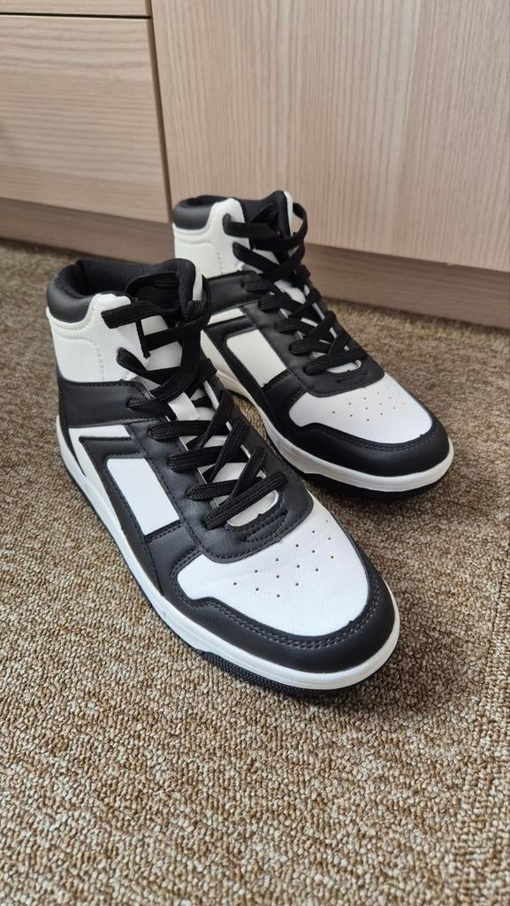Schoenen nieuw!, Zwart, Nieuw, Ophalen of Verzenden, Sneakers of Gympen
