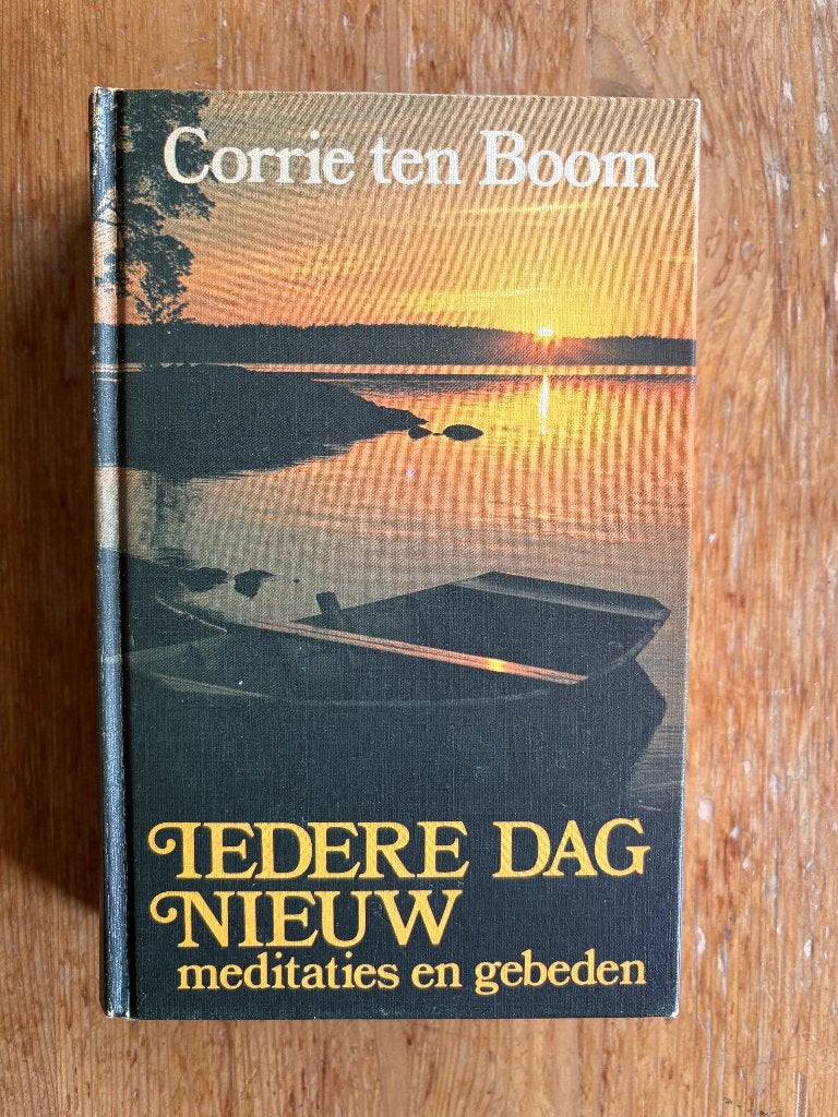 Iedere dag nieuw,    Corrie ten Boom, Ophalen of Verzenden, Gelezen