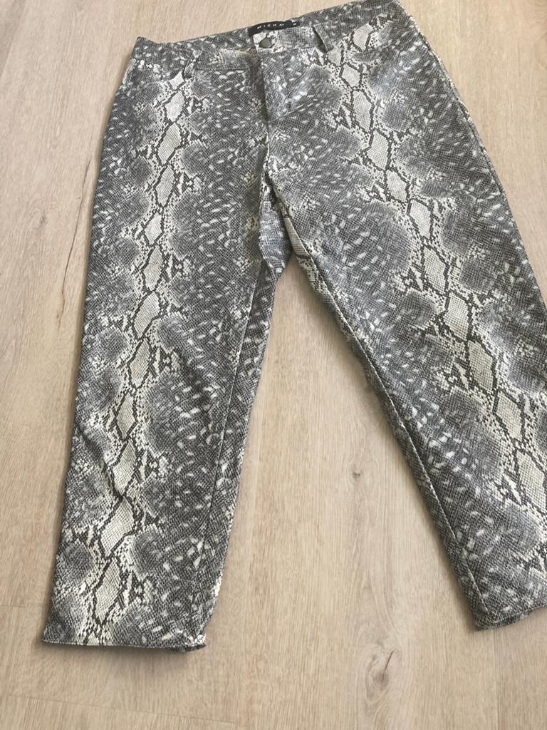 Stijlvolle Leatherlook Broek met Slangenprint, Kleding | Dames, Broeken en Pantalons, Maat 38/40 (M), Ophalen of Verzenden, Zo goed als nieuw