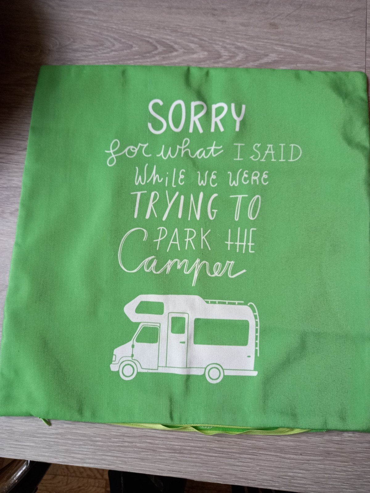 Grappig kussen kado voor camper bus liefhebbers, Ophalen of Verzenden, Zo goed als nieuw, Groen, Vierkant