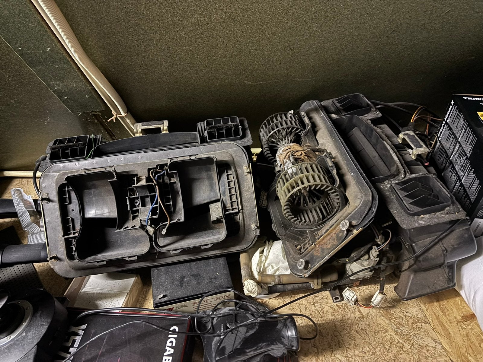 2 stuks Kachelhuis BMW E30, Auto-onderdelen, Motor en Toebehoren, Ophalen, BMW