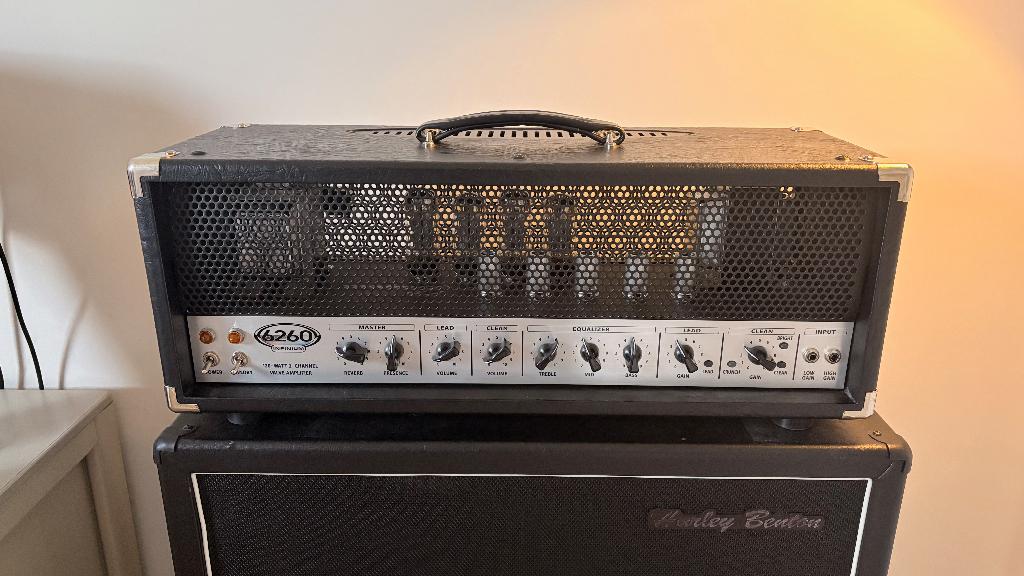 Bugera 6260 Infinium + Harley Benton 2x12 V30, Muziek en Instrumenten, Ophalen of Verzenden, Zo goed als nieuw, Gitaar, 100 watt of meer
