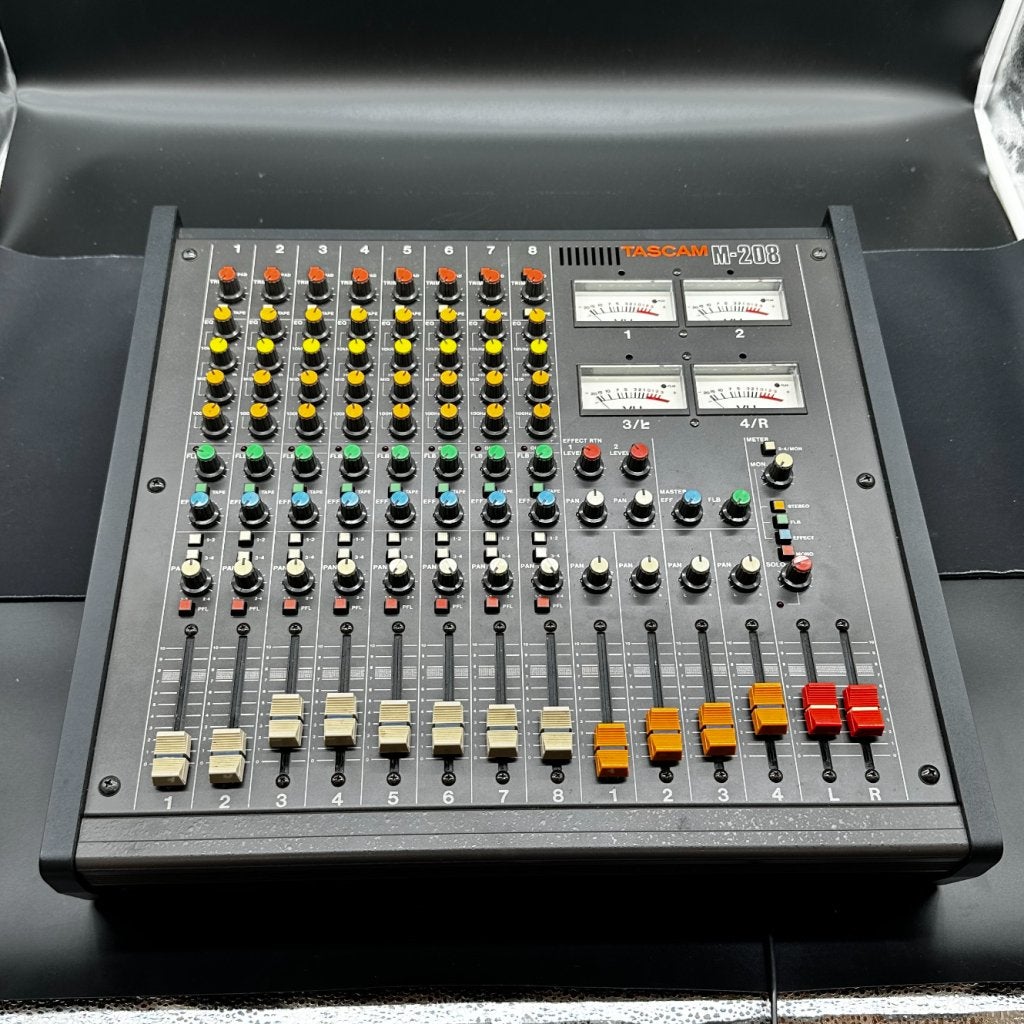TASCAM M-208 Mixing Console 8 kanalen - in Doos, G-shock, Zo goed als nieuw, Support@gshock.com, 529 5th Ave
New York, NY 10017
USA
