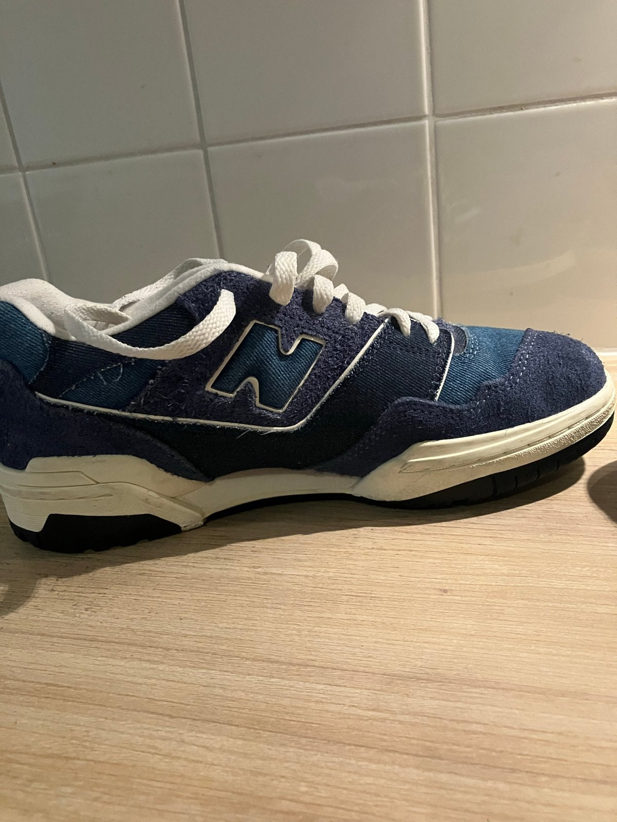 New Balance 550 Sneakers - Blauw, Kleding | Heren, Schoenen, Ophalen of Verzenden, Zo goed als nieuw, Blauw, Sneakers of Gympen