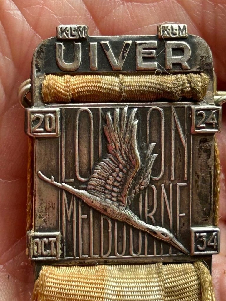 KLM Uiver 1934 – originele herdenkingsspeld met lint, Ophalen of Verzenden, Gebruikt, Overige typen