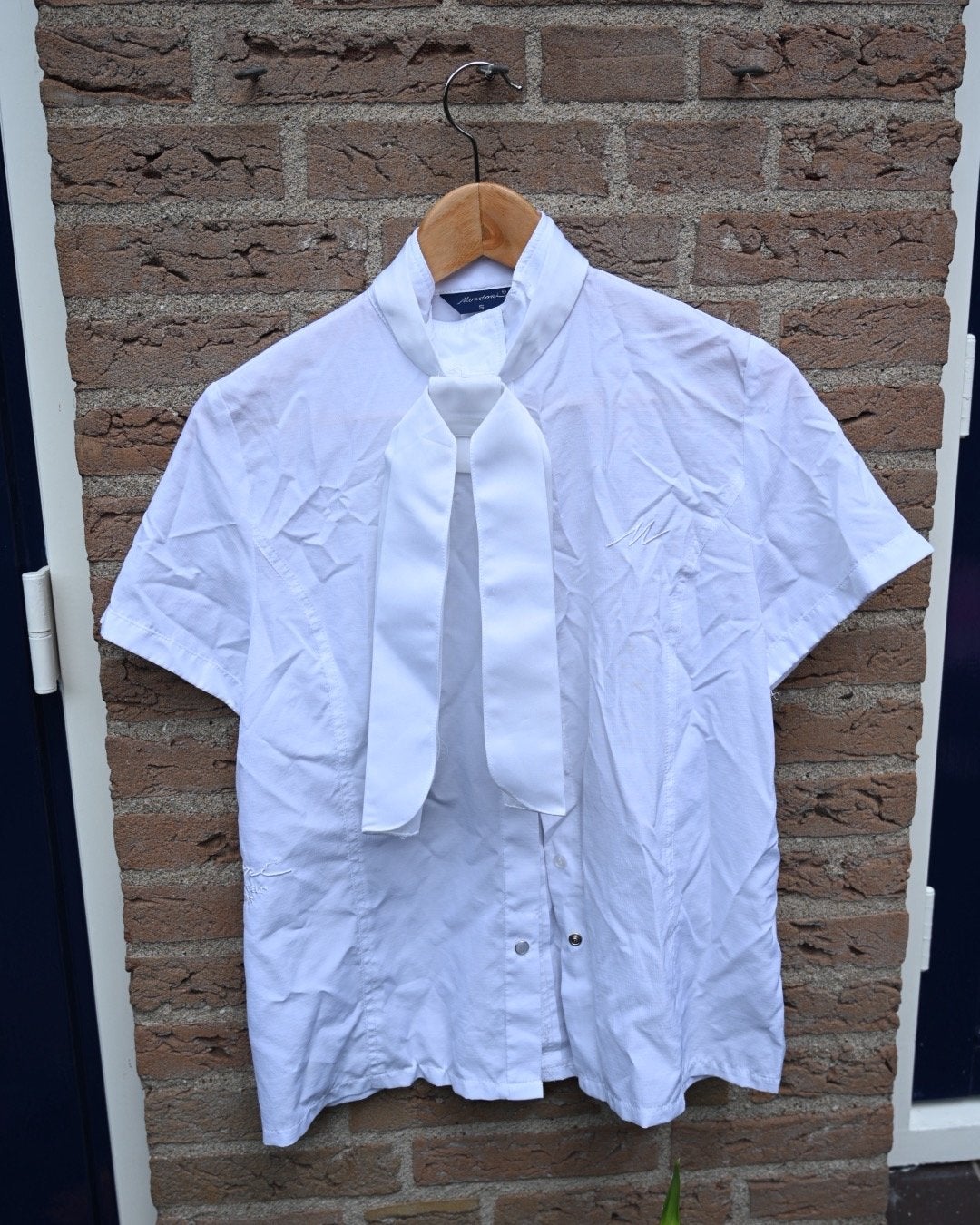 Mondoni witte blouse voor paardrijwedstrijden met strik (S), Dieren en Toebehoren, Paardrijkleding, Gebruikt, Dressuur, Ophalen of Verzenden