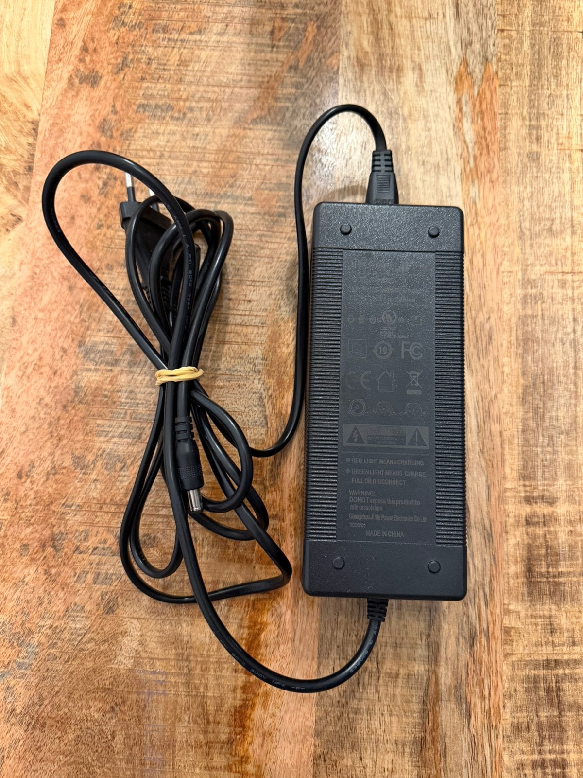Lader /Fatbike accu lader, Fietsen en Brommers, Fietsaccessoires | Fietsaccu's, Zo goed als nieuw