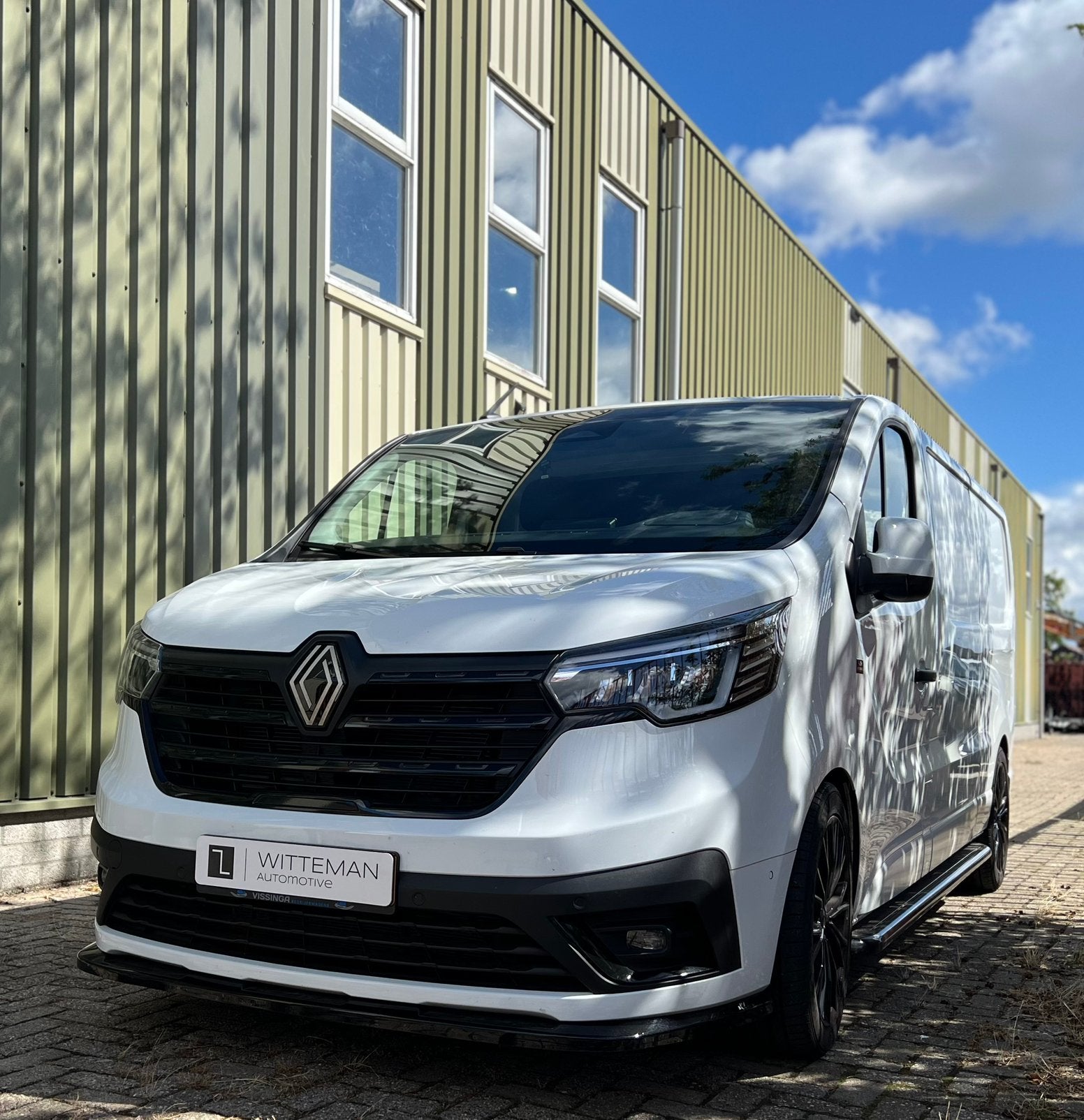 Renault Trafic 2.0dCi 170pk 2024 Wit Vissinga uitvoering!!, Auto's, Voorwielaandrijving, 4 cilinders, Renault, Wit