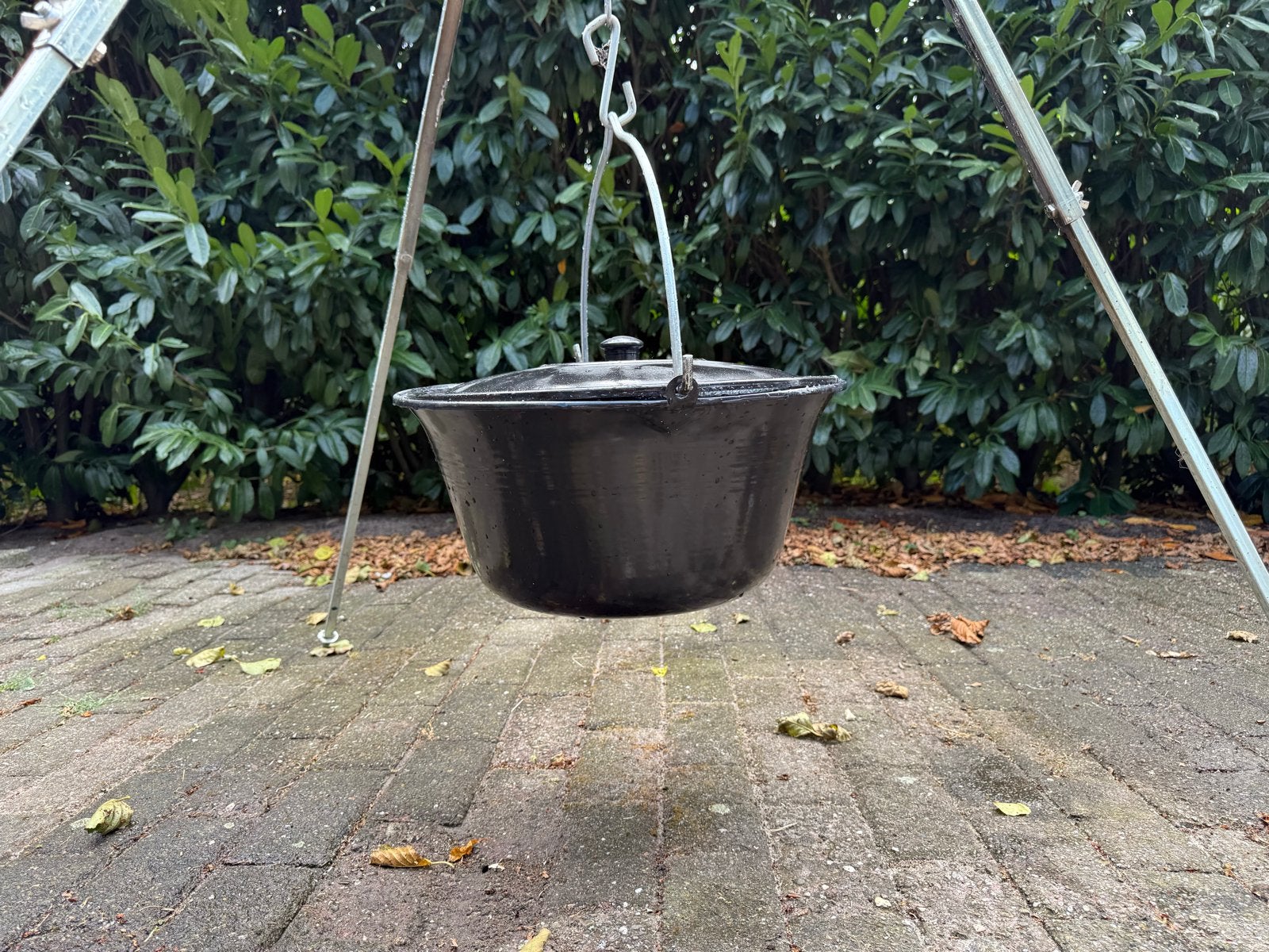 Heksenketel van emaille met driepoot, Ophalen, Gebruikt, Vuurkorf