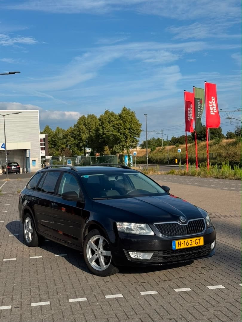 Skoda Octavia 1.2 TSI 77KW Combi 2013 Zwart, Auto's, Voorwielaandrijving, 1147 kg, 4 cilinders, 620 kg