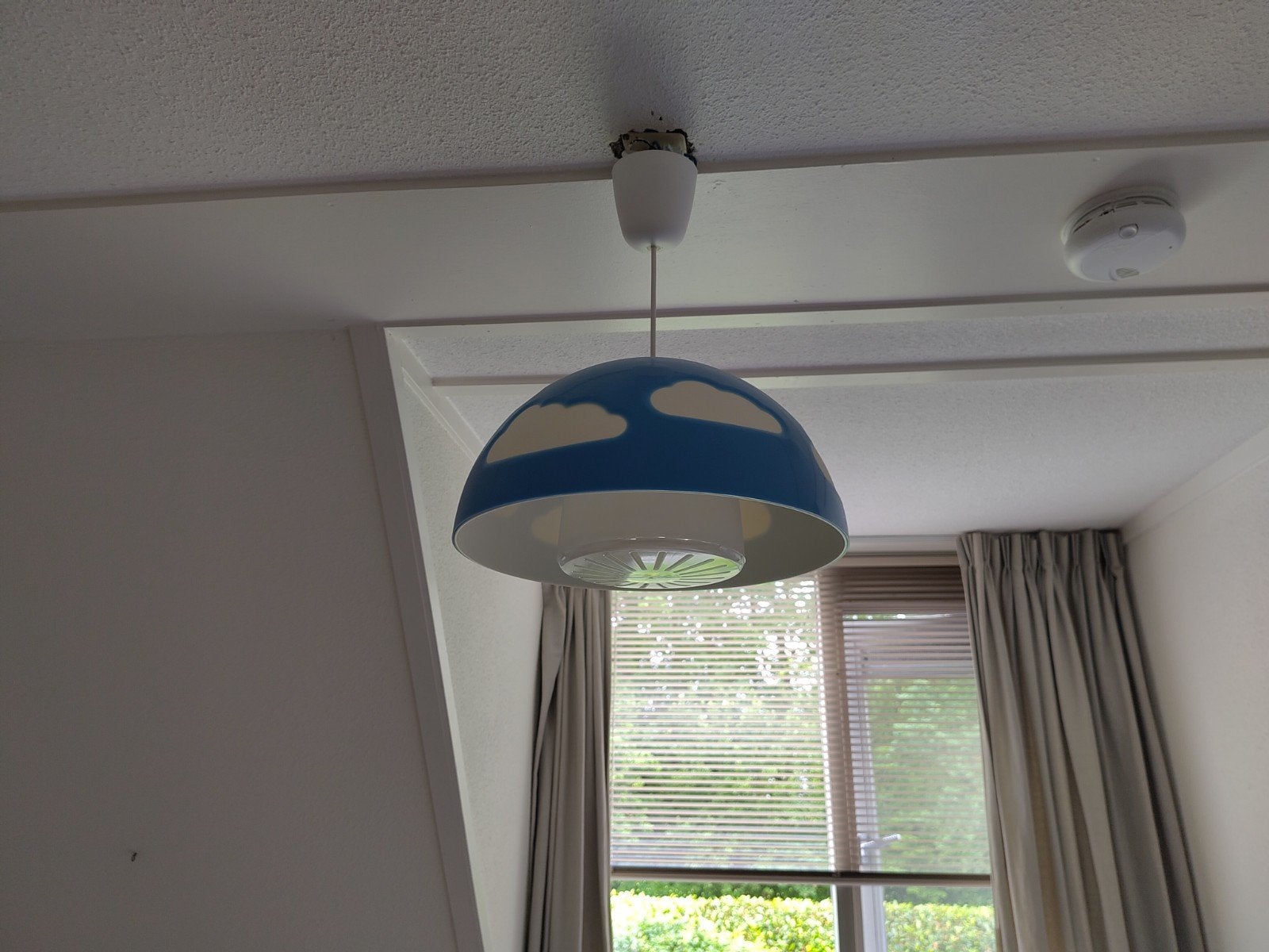 Leuke plafondlamp wolken kinderkamer, Huis en Inrichting, Lampen | Plafondlampen, Ophalen of Verzenden, Zo goed als nieuw