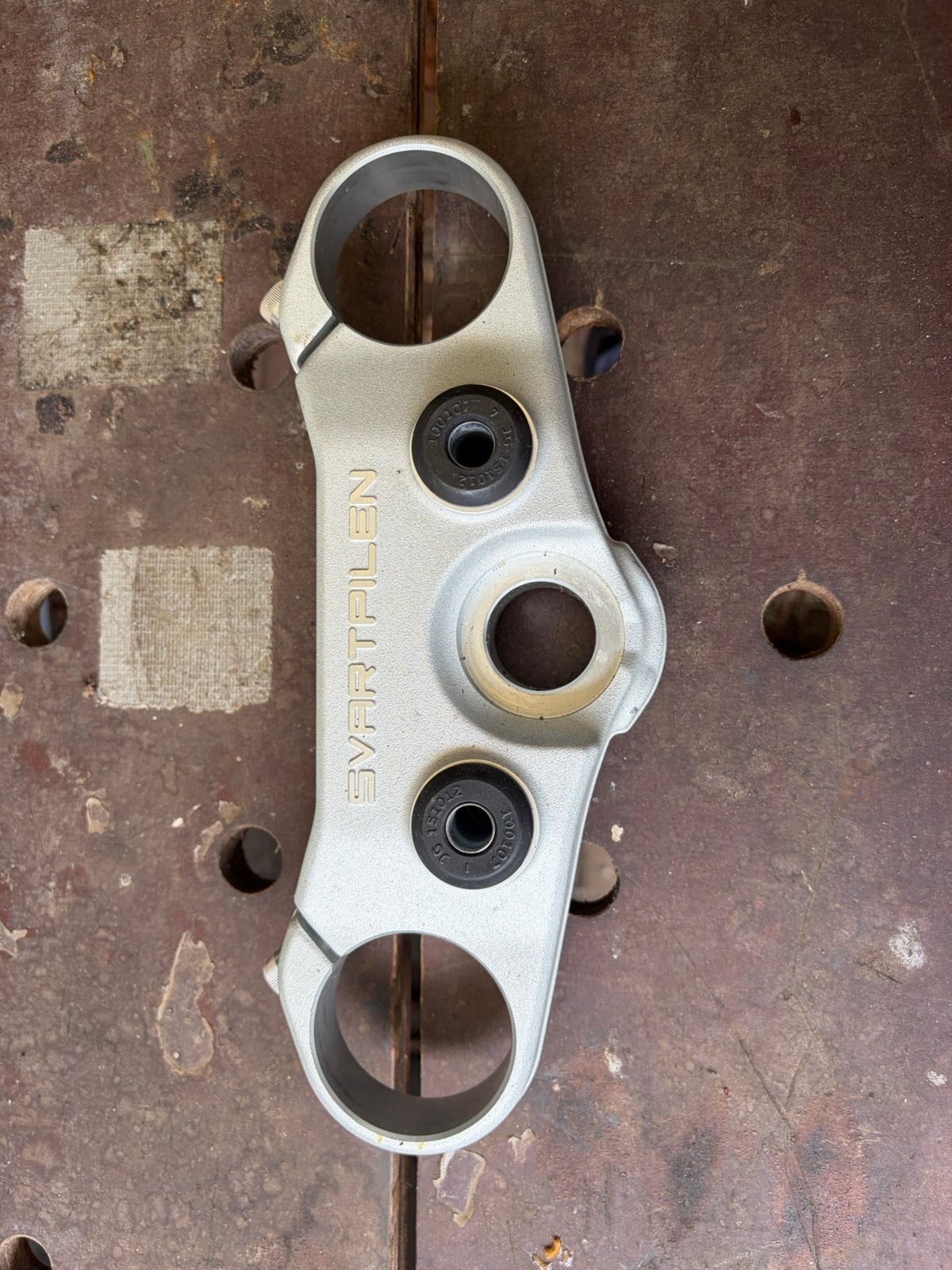 Husqvarna Svartpilen 401 kroonstuk kroonplaat riser stuur, Ophalen