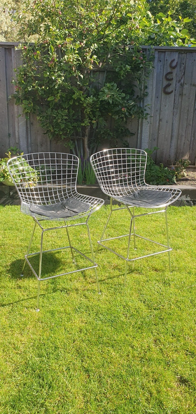 2x Knoll Bertoia Barstoelen Chroom met kussens, Huis en Inrichting, Barkrukken, Ophalen, Gebruikt, Met voetsteun, 90 cm of meer