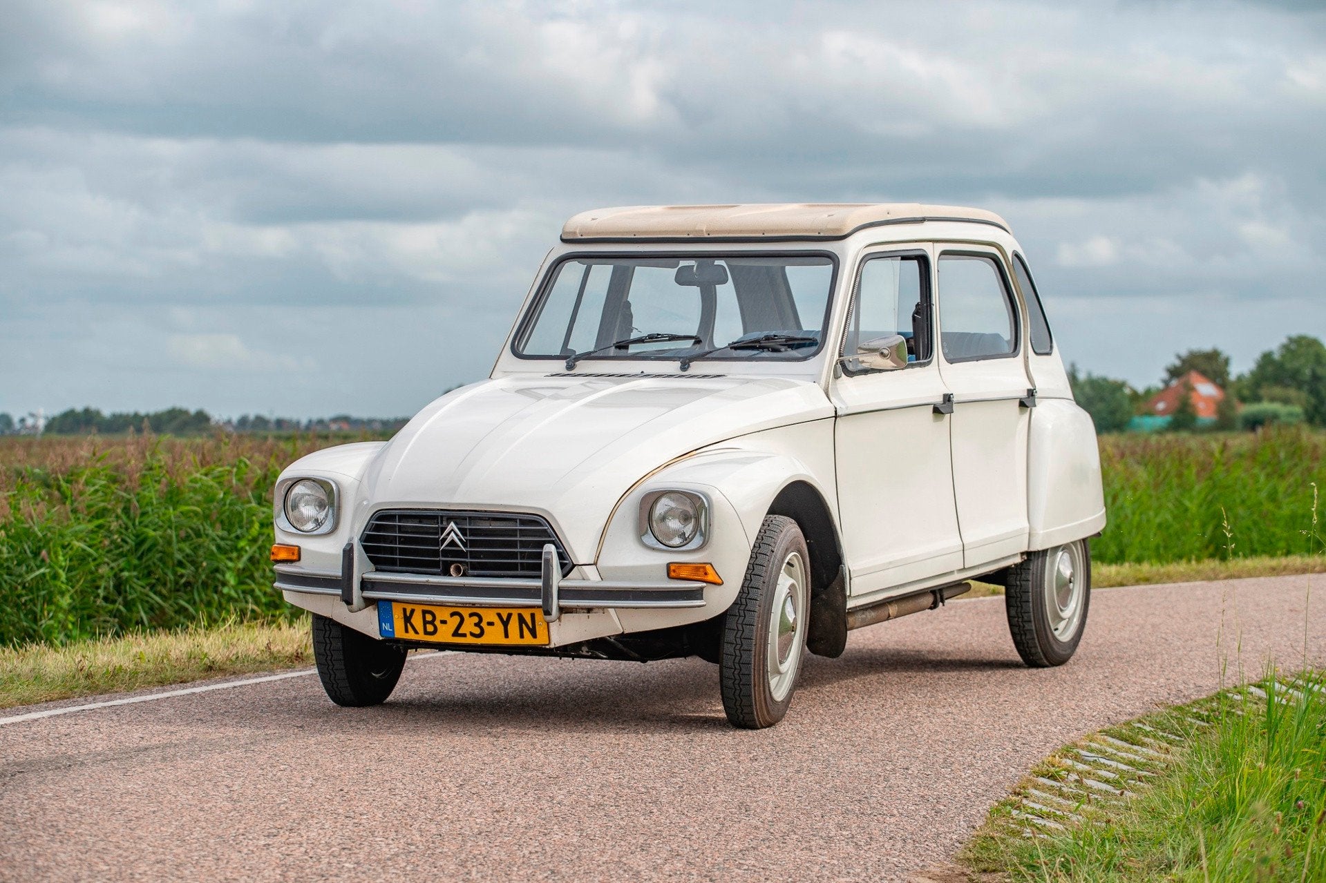Citroen Dyane 6 Confort 26.000km!, Auto's, Voorwielaandrijving, 35 pk, Wit, Origineel Nederlands