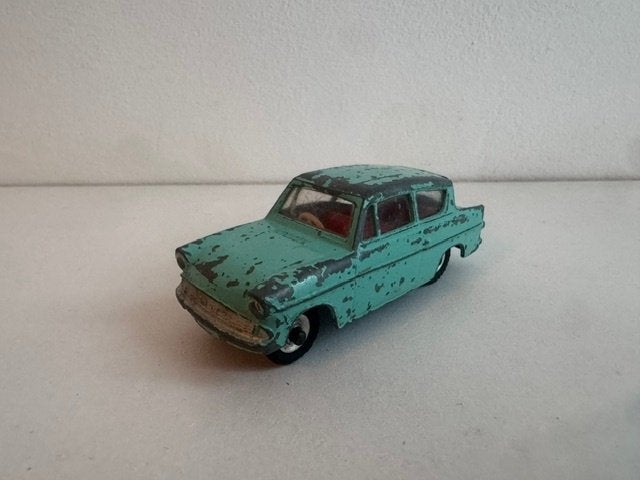 1:43 Oude Anglia Dinky Toys Groen, Hobby en Vrije tijd, Ophalen of Verzenden, Gebruikt, Auto, Dinky Toys