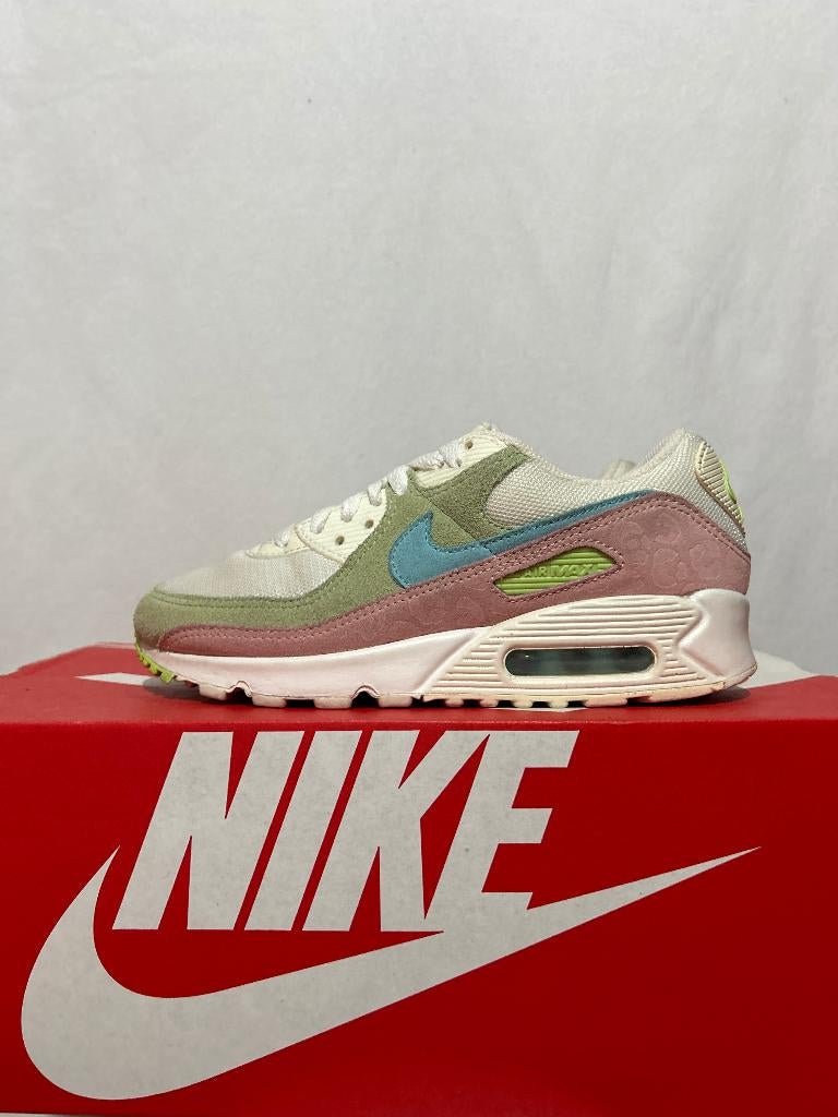 ALS NIEUW! Maat 38,5 - Nike Air Max 90 Easter Leopard, Kleding | Dames, Schoenen, Overige kleuren, Verzenden, Nike, Nieuw
